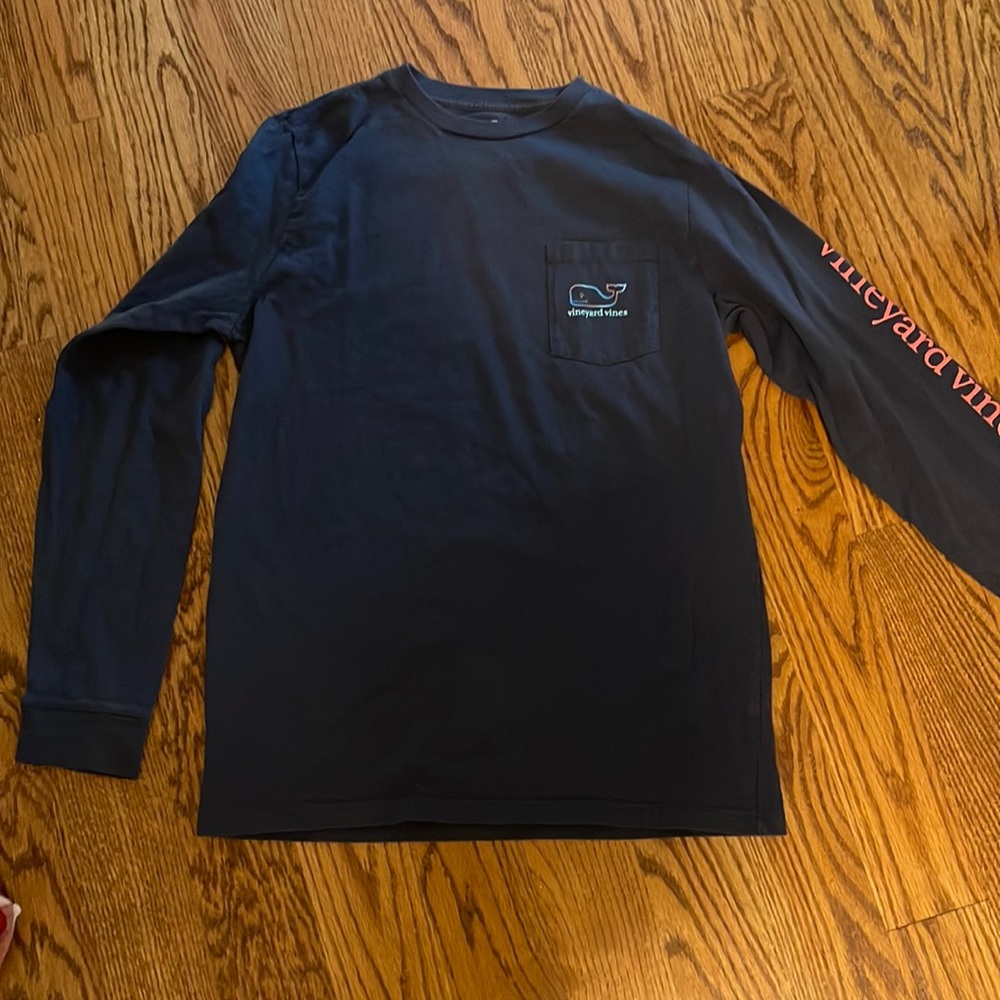 Vineyard vines navy long sleeved Tshirt